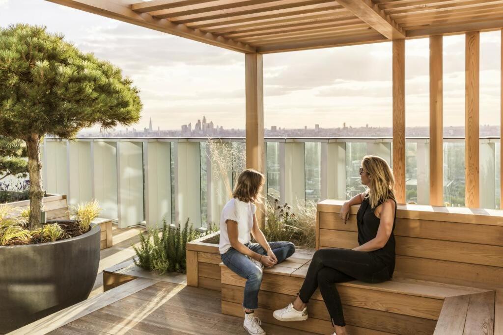 Manhattan Loft Gardens, Stratford Apartment London Exterior photo